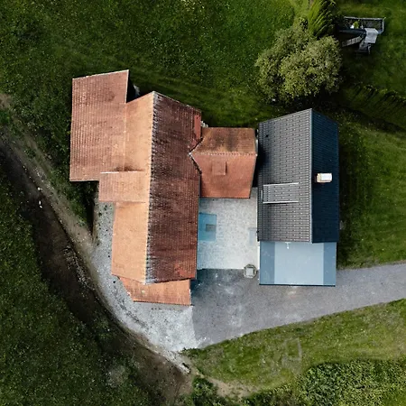 Zweischwesternhof Großlobming